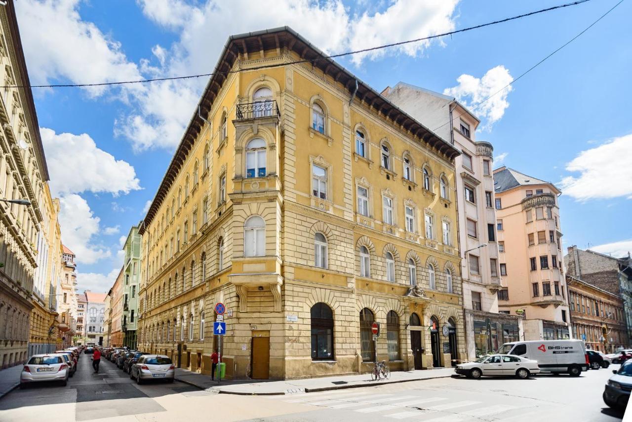 Spacious & Serene Downtown Home With Free Parking Budapest Eksteriør bilde