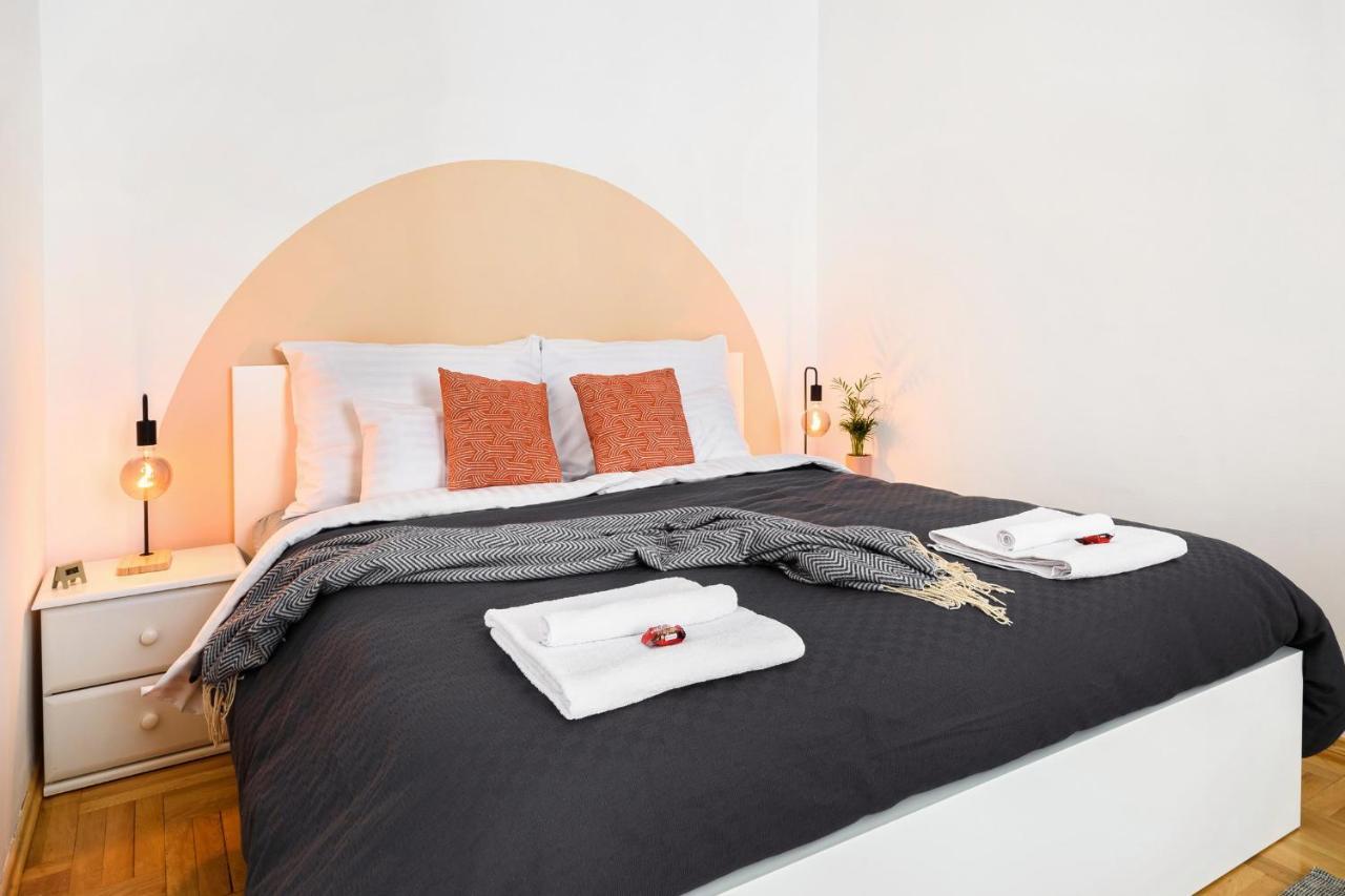 Spacious & Serene Downtown Home With Free Parking Budapest Eksteriør bilde