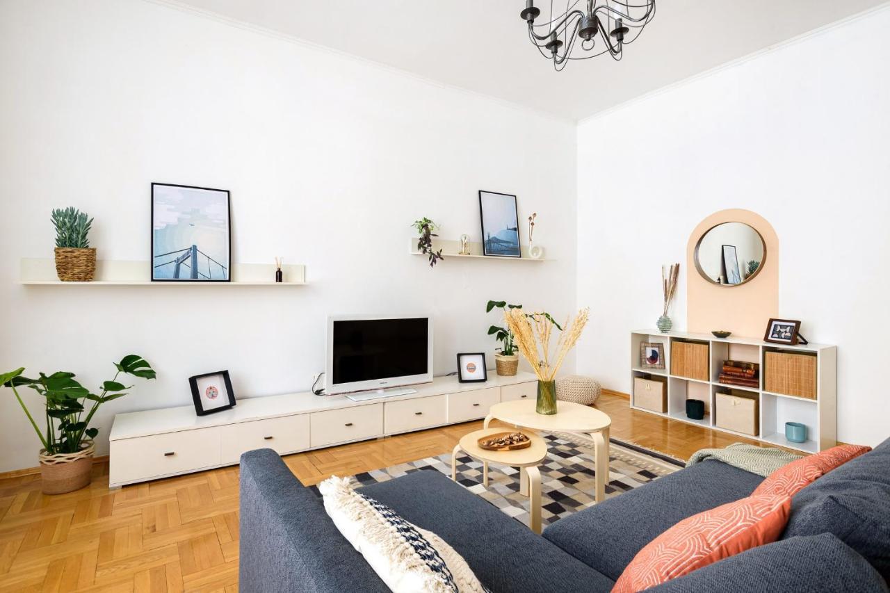 Spacious & Serene Downtown Home With Free Parking Budapest Eksteriør bilde